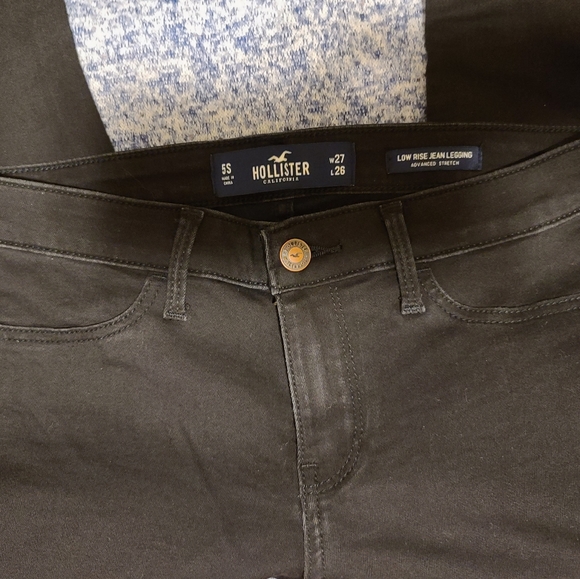 Hollister Low Rise Jean Leggings Advanced Stretch. Black. 5 Short or W27, L26. - Picture 4 of 6